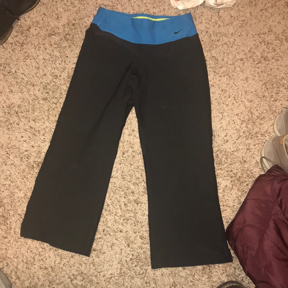 Nike fit dry Capri. Size xs